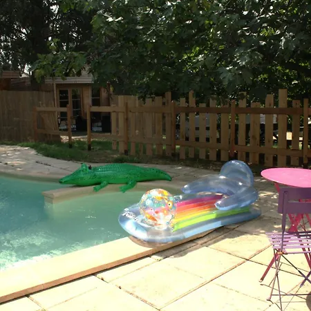 Avec Acces Piscine Holiday home Nimes